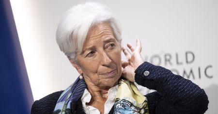 Przechodzimy z trybu obrony do konkurencji. Lagarde podsumowała "dziwny" 2022 rok