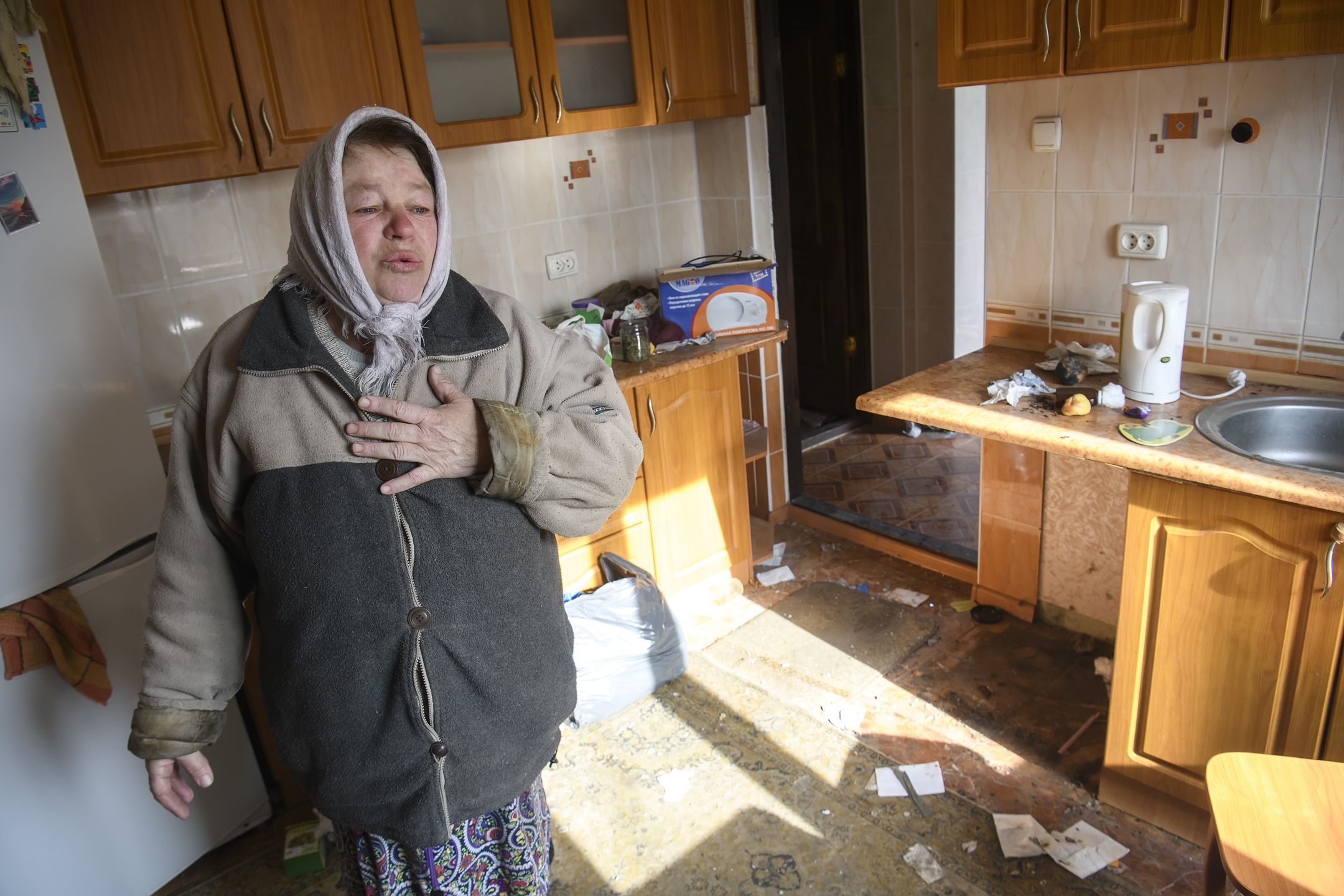 Wieś pod Kijowem. Pani Nadia w swoim domu, obrabowanym przez Rosjan. Zabrali sprzęty kuchenne