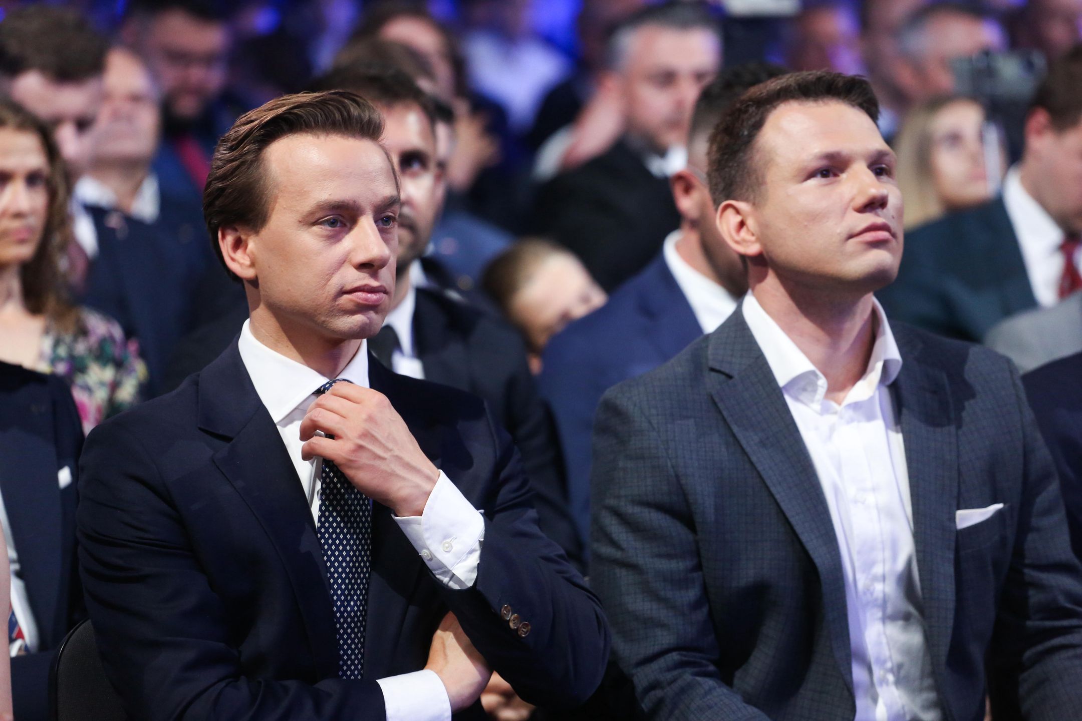 Krzysztof Bosak
Warszawa, 24.06.2023. Prezes Nowej Nadziei, wsp�przewodnicz�cy Konfederacji S�awomir Mentzen (P) oraz szef ko�a poselskiego Konfederacji Krzysztof Bosaku (L) czestnicz� w Centrum Kongresowo-Wystawienniczym Expo XXI w Warszawie, 24 bm. w konwencji politycznej Konfederacji.  (az/dw) PAP/Albert Zawada
Albert Zawada
konfederacja, konfederacji, konwencja, partii politycznej, polityczna, polityk, polityka, w Centrum Kongresowo-Wystawienniczym Expo XXI, w warszawie