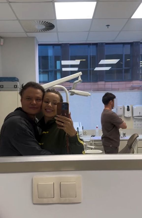 Doda sprezentowała przyjacielowi nowe zęby