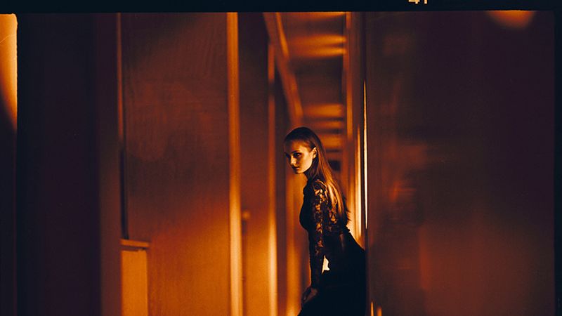 Piękne kobiety, analogowy średni format i niepowtarzalny styl w świecie Marcina Twardowskiego 1