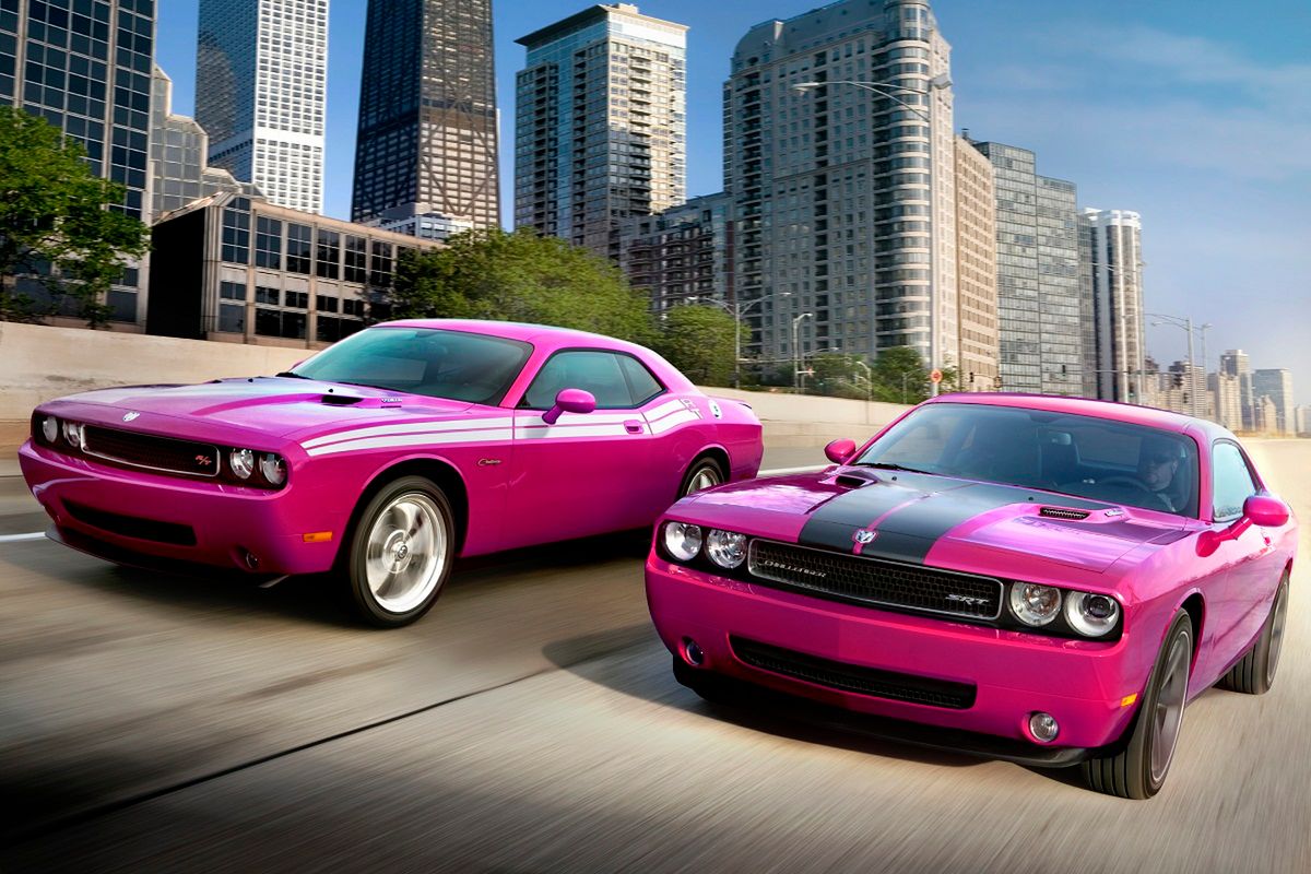 2010 Dodge Challenger R/T Classic Furious Fuchsia and Dodge Challenger SRT8 (fot. cartype.com) 2010 Dodge Challenger R/T Classic Furious Fuchsia & Dodge Challenger SRT8 (fot. cartype.com)