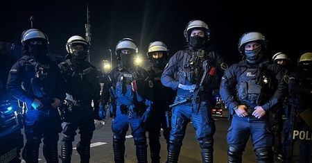 Pseudokibice na autostradzie A4. Akcja policji