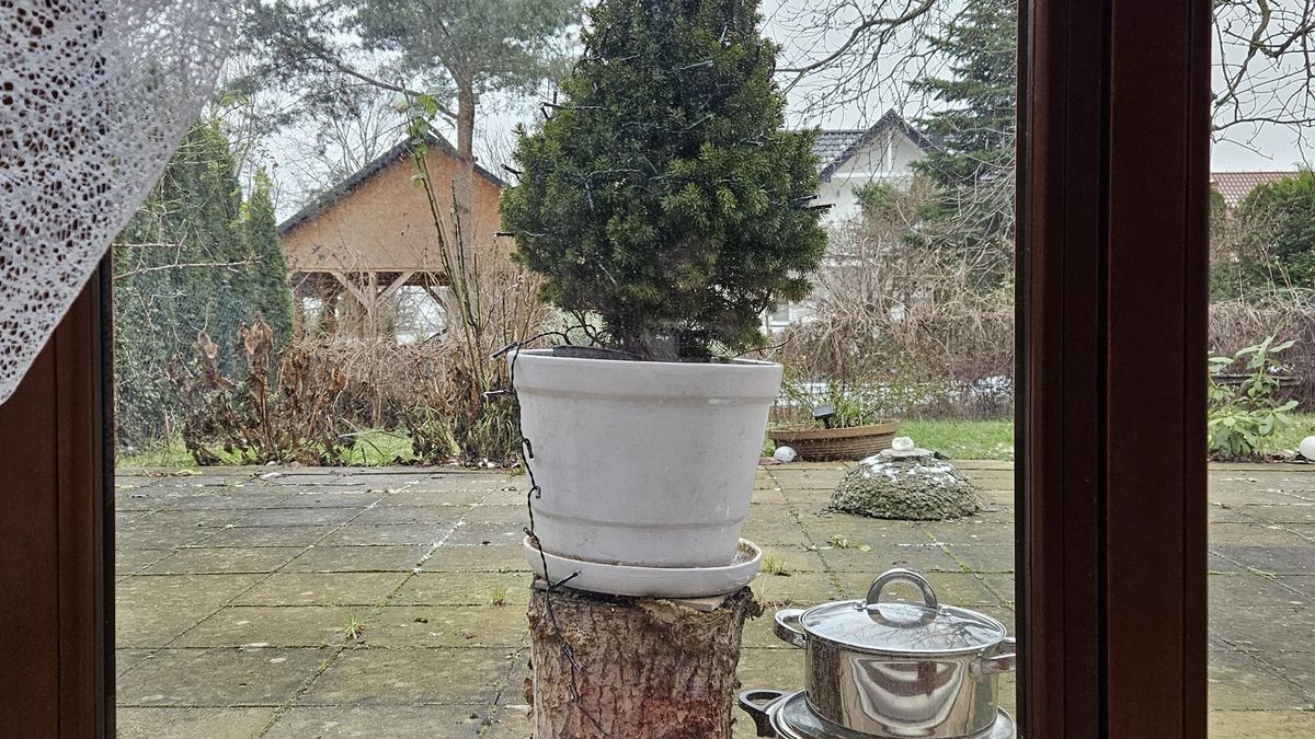 Często wystawiamy garnki ze świątecznym jedzeniem na balkon lub taras