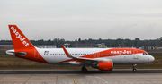 Easy Jet zwalnia pilotów i zamyka bazy