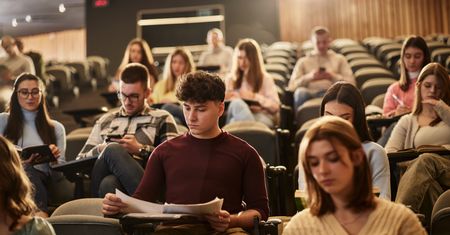 Czy wykształcenie w Polsce nadal się opłaca? Ekspert nie ma wątpliwości