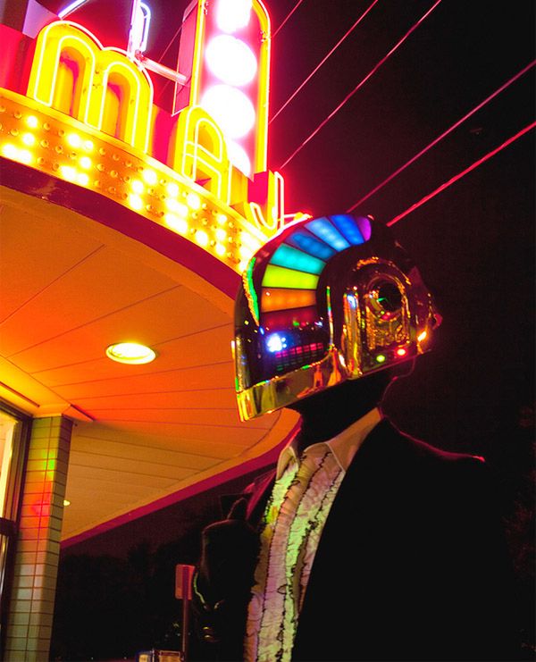 Dziwak zrobił własny hełm Daft Punk w 17 miesięcy [wideo] 4