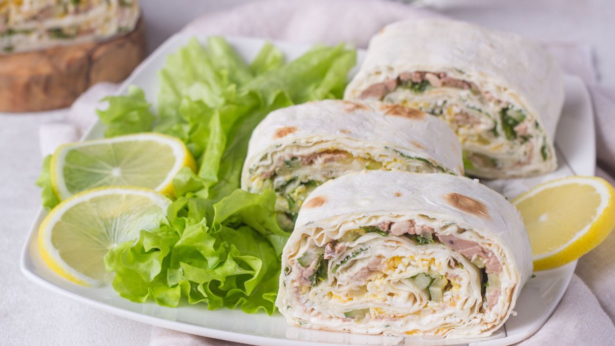 Roladki z tortilli z sałatką z tuńczyka
