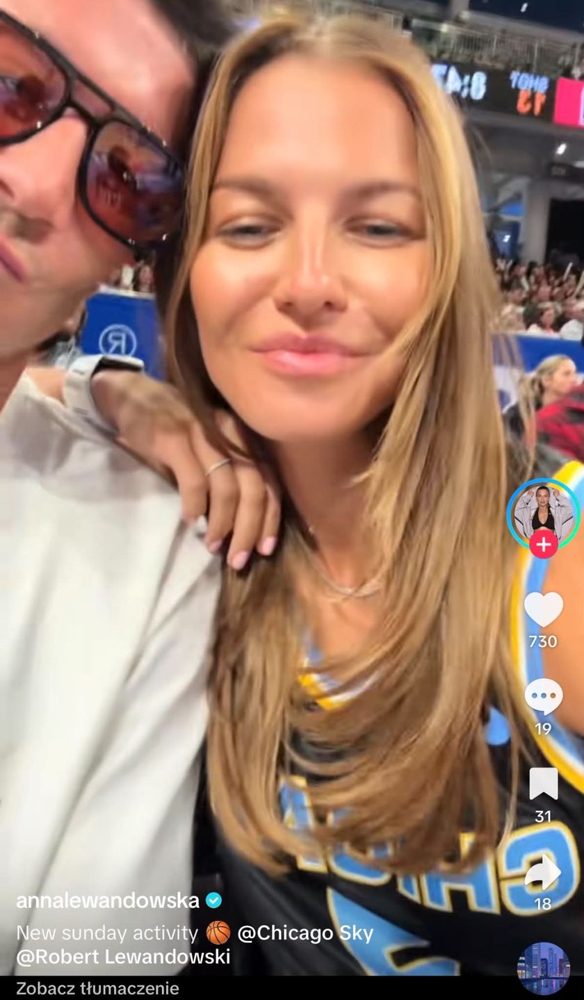 Anna i Robert Lewandowscy na meczu koszykarek