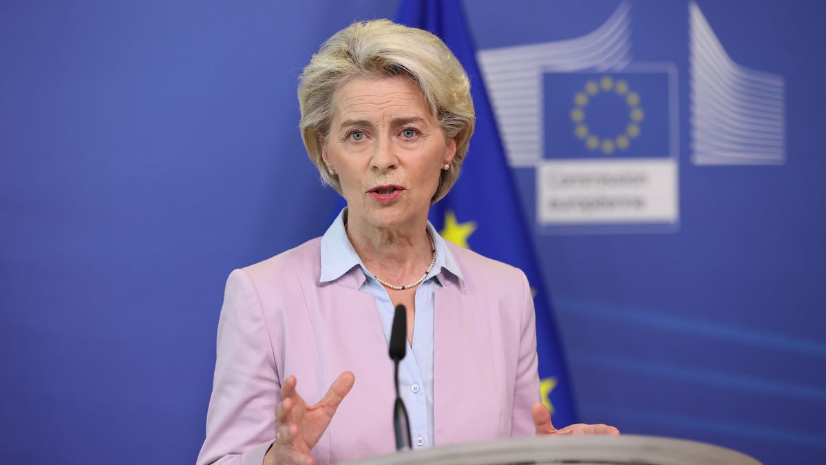 BRUSSELS, BELGIUM - SEPTEMBER 07: President of the European Commission Ursula von der Leyen gives a press conference in Brussels, Belgium on September 07, 2022. (Photo by Dursun Aydemir/Anadolu Agency via Getty Images)