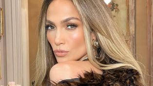 JLo w odważnej stylizacji. Udowadnia, że koronki nie przestają być modne