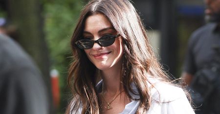 Najmodniejsze buty na jesień? Anne Hathaway pojawiła się w nich na planie