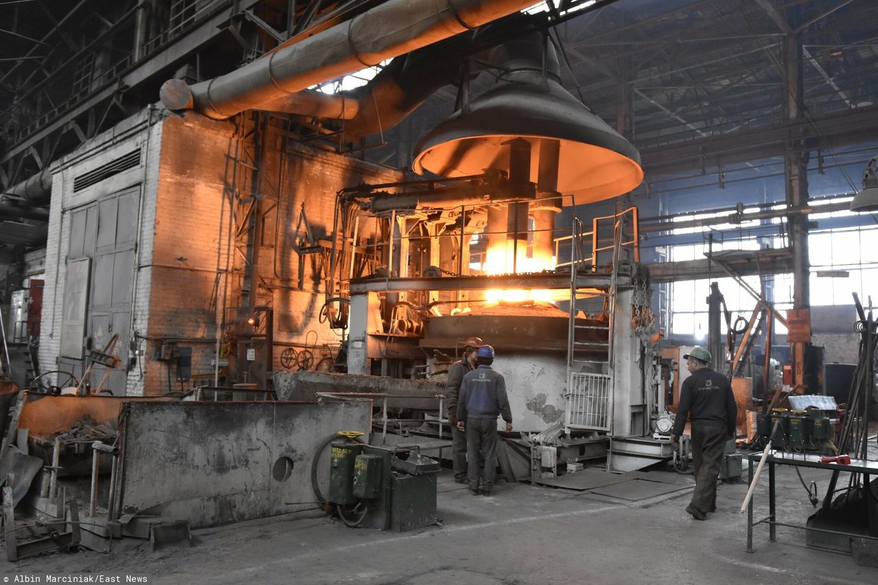 Ceny stali drastycznie spadają. Ta dobra informacja ma jednak ciemną stronę