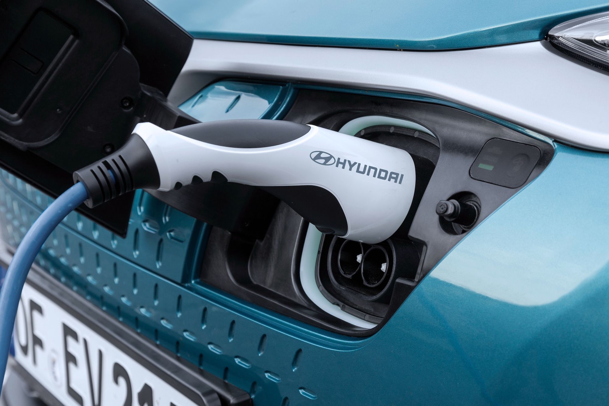 Mocniejsza Kona Electric ładuje się do 80 proc. w 75 minut