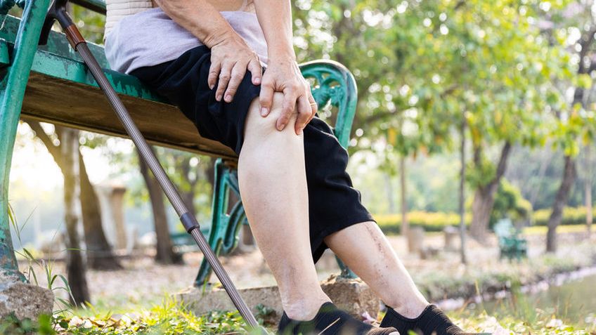 Ból stawów występuje najczęściej u osób starszych