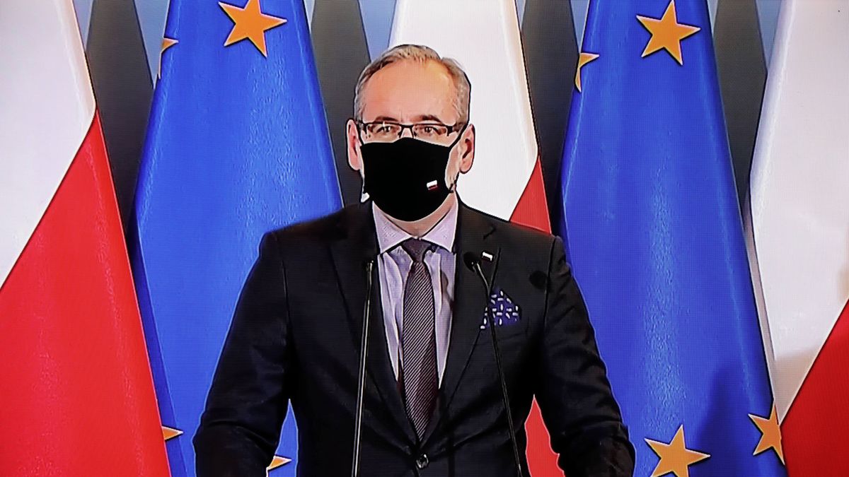 Minister zdrowia Adam Niedzielski zapowiedział, że rząd rozważa wprowadzenie nowych obostrzeń
