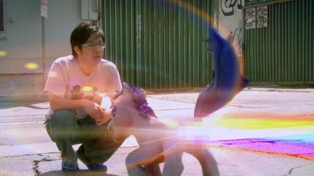 Freddie Wong prezentuje jednorożca, który... 1