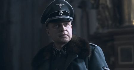 Od oglądania boli głowa. Powinien być hit, wyszedł straszny kit
