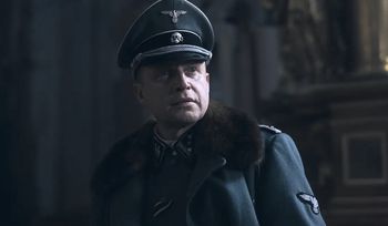 Od oglądania boli głowa. Powinien być hit, wyszedł straszy kit