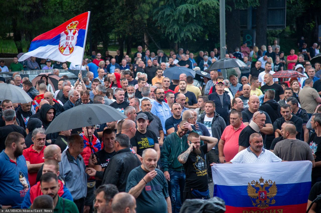 Serbian and pro-Russian organizations protest against the UN resolution on Srebrenica