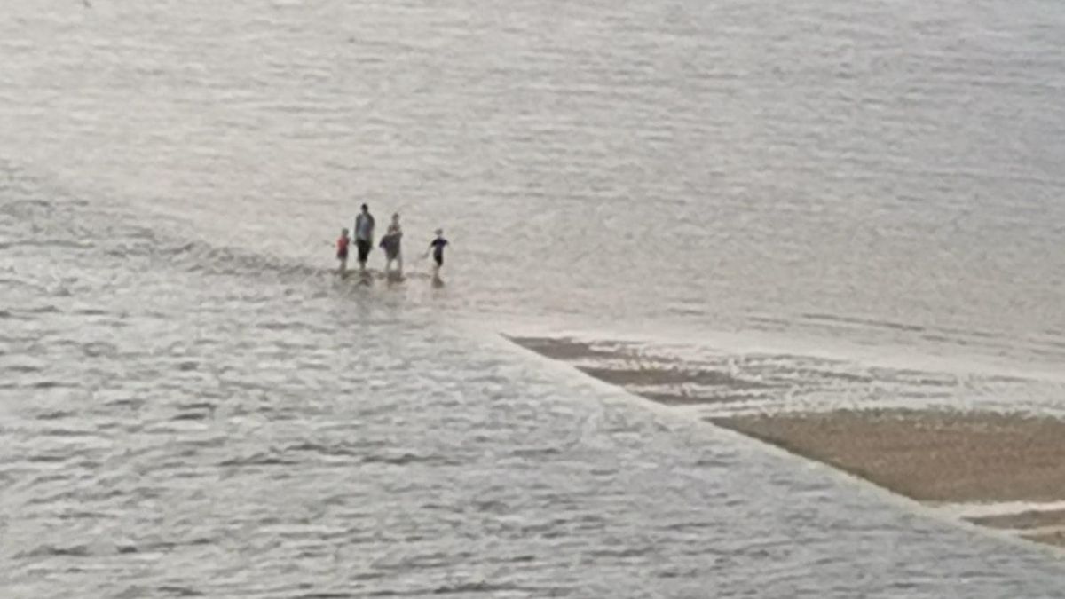 Spacery po łachach na Wiśle mogą źle się skończyć