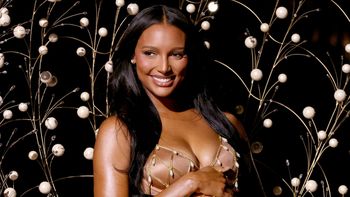 Jasmine Tookes pokazała CIĄŻOWE KRĄGŁOŚCI na pokazie Victoria's Secret.