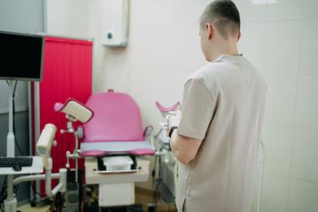 "Wyszła naga z przebieralni". Lekarz mówi, jak zachowała się pacjentka