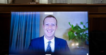 Facebook zwolnił bez powodu 60 osób. Zostały wybrane losowo przez algorytm