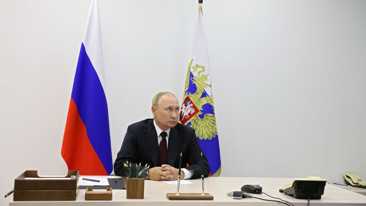 Russian President Vladimir Putin takes part in a ceremony to open five Russian-language secondary schools in Tajikistan, with the participation of Tajik president, via video conference, in Kaliningrad, Russia, 01 September 2022. EPA/GAVRIIL GRIGOROV / SPUTNIK / KREMLIN POOL MANDATORY CREDIT Dostawca: PAP/EPA.