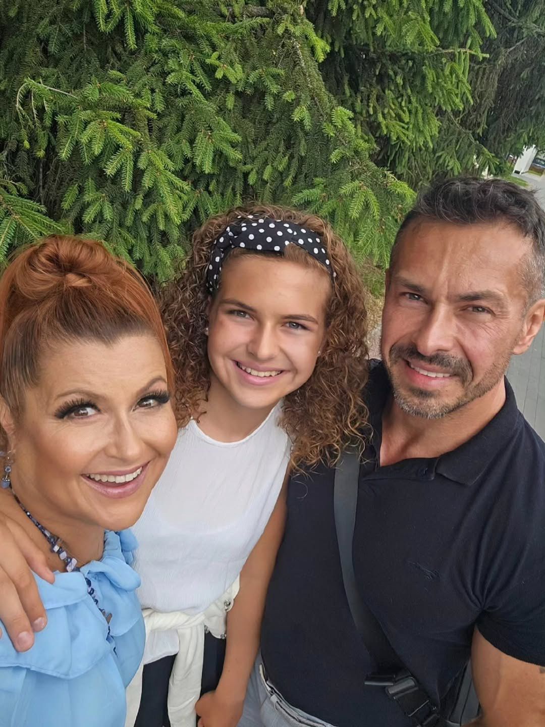 Katarzyna Skrzynecka i Marcin Łopucki z córką