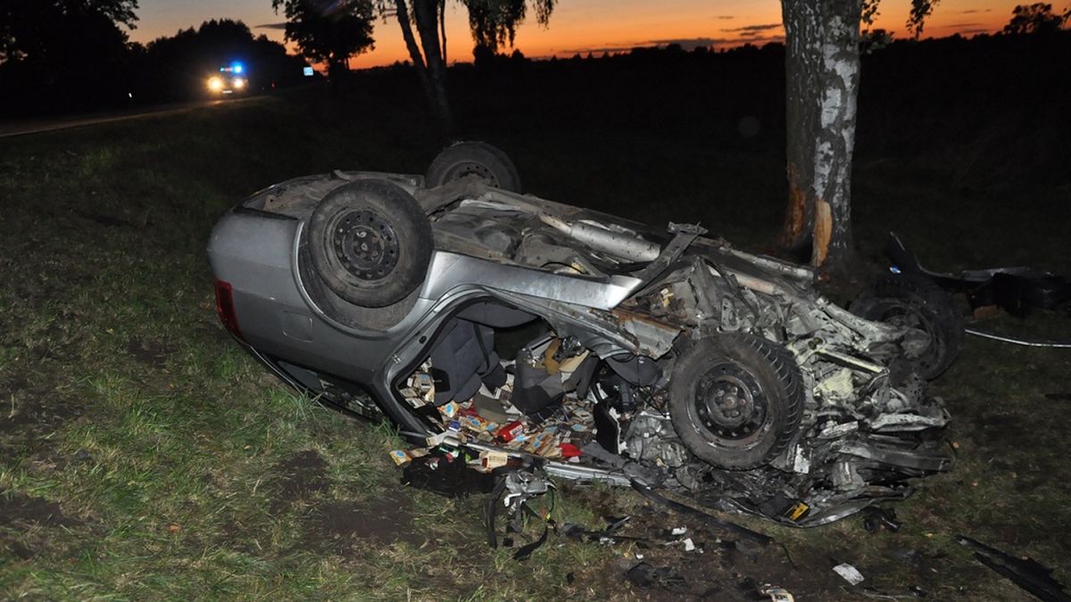 Samochód wylądował w rowie