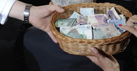 Wzięli pod lupę finanse Kościoła. "Nie ma mowy o żadnej transparentności"