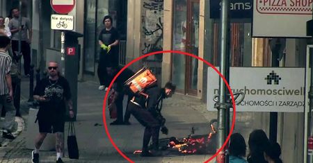 Chwile grozy w Poznaniu. Rower kuriera stanął w płomieniach