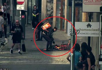 Chwile grozy w Poznaniu. Rower sieci Uber stanął w płomieniach