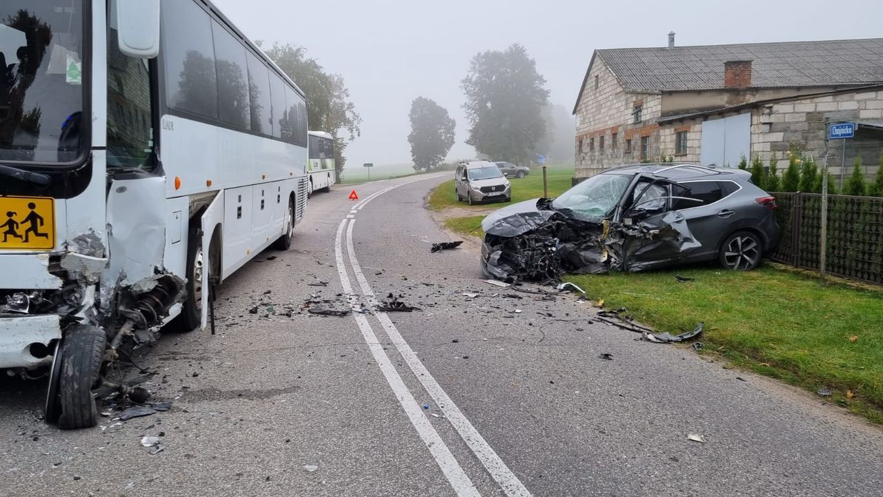 Wypadek autokaru przewożącego dzieci w Sławęcinie. Są ranni