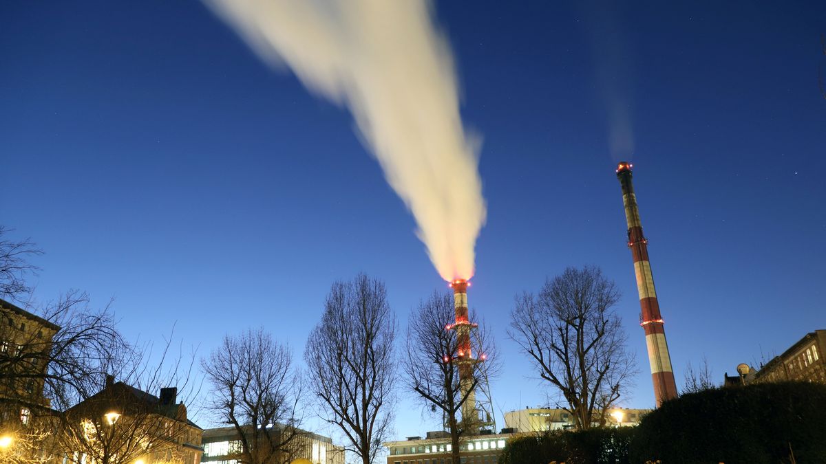 RADEK LASKOWSKIdym, leci, komin, miasto, noc, ogrzewanie, zima, smog, gaz, lpg, energia, moc, elektrownia, gazownia, piec, wielki, paliwo, zanieczyszczenia, fabryka, niebo, parowe, okolica, fajka, lotniczy, stos, energetyczne, globalny, ekologiczny, ocieplanie, toksyczne, ekologia