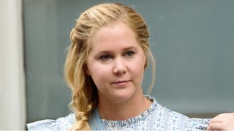 Amy Schumer WYCIĘTO MACICĘ. "Było bardzo, bardzo dużo krwi"