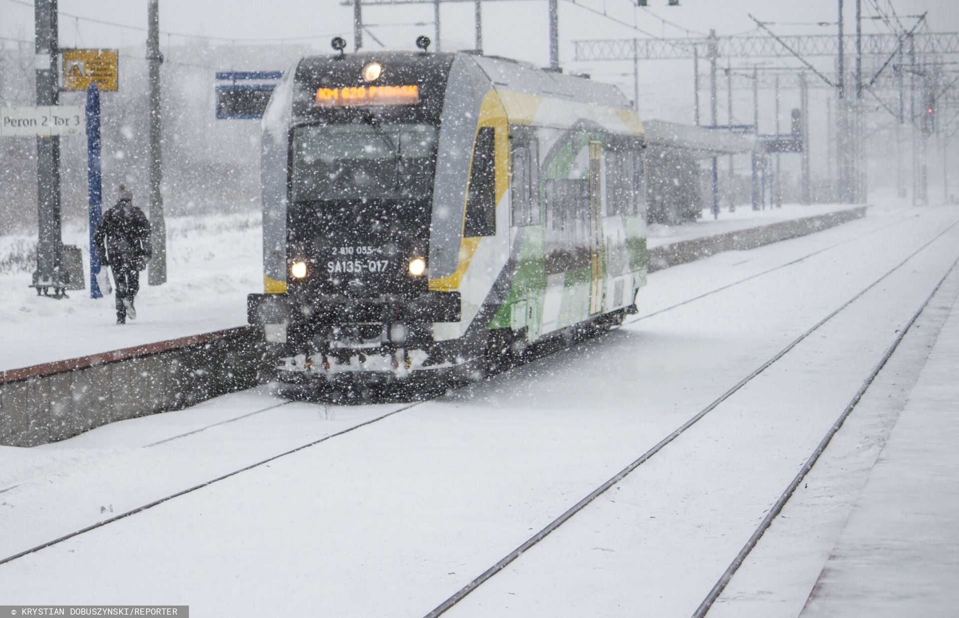 wiadomości,aktualności,WP Wiadomości Ekstremalna pogoda. Stanął pociąg w Mławie