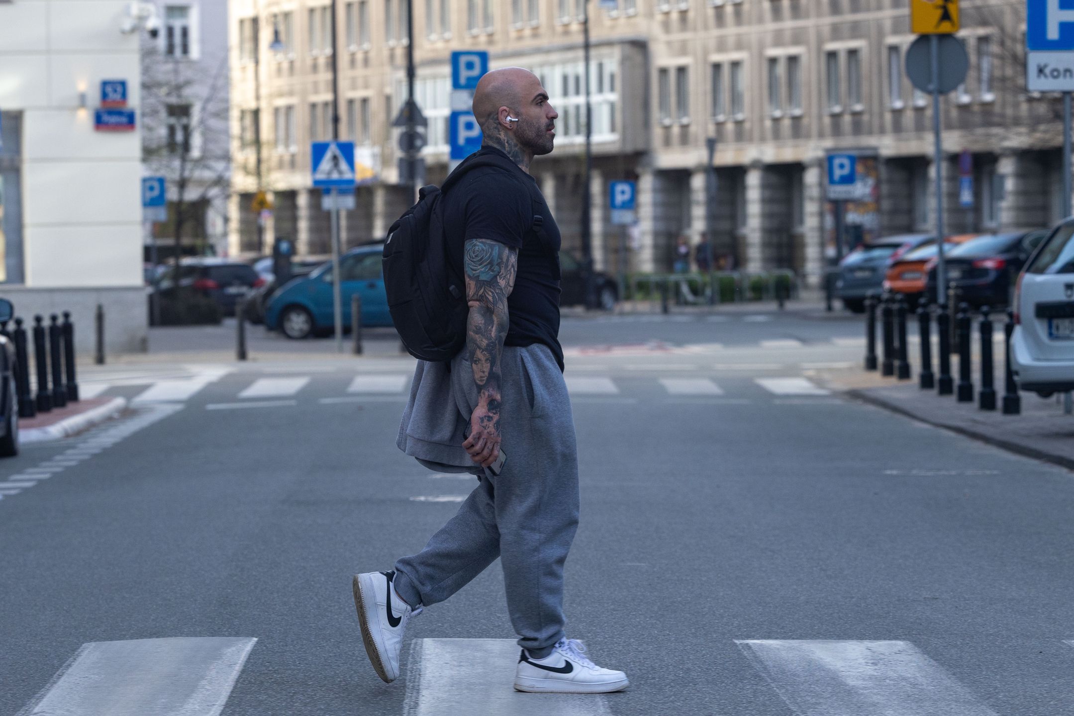 Samotny Akop Szostak na mieście