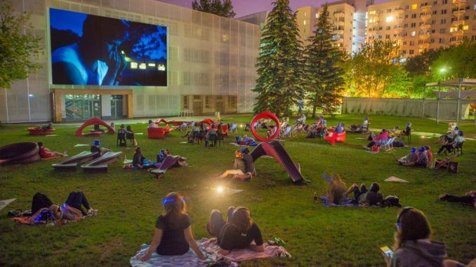 Cykl "Wieczne lato" na materiałach promocyjnych Filmoteki Narodowej 