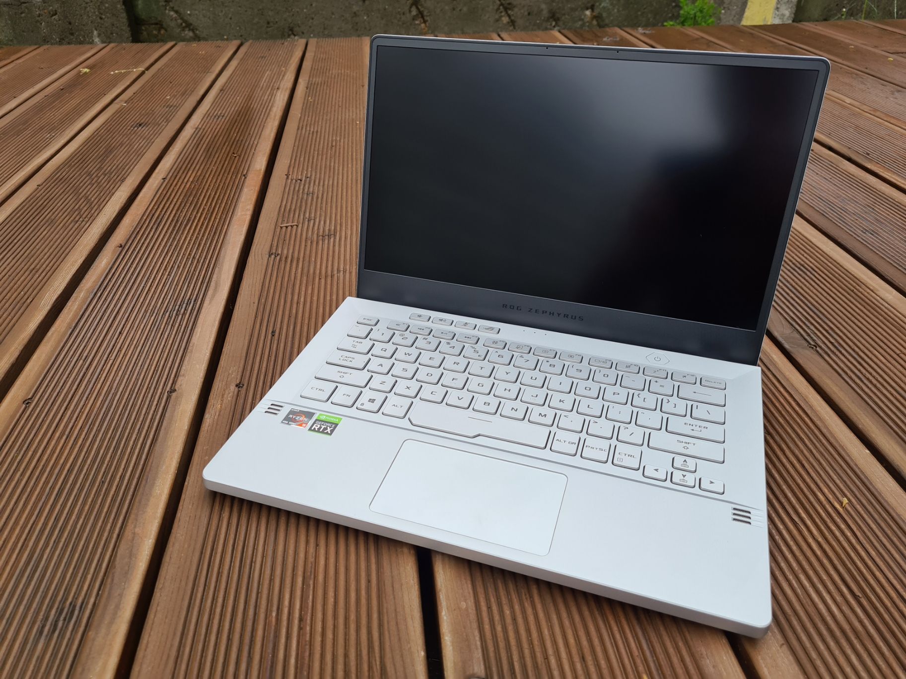 Test Asus ROG Zephyrus G14: osiem rdzeni od AMD i RTX 2060 w "czternastce" 2