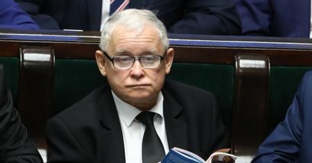 Kaczyński pędził na wigilię partyjną i łamał przepisy drogowe... Nie ustąpił nawet pieszym!