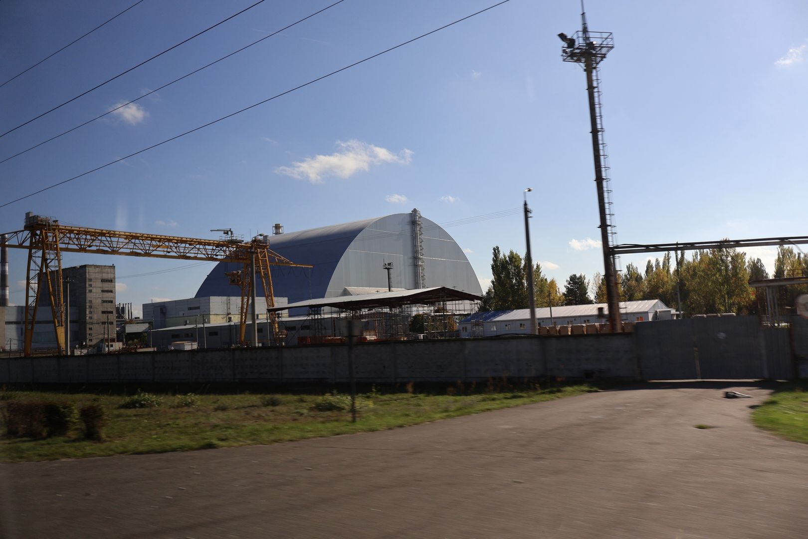 Elektrownia w Czarnobylu, widok na Arkę (przed uderzeniem drona)