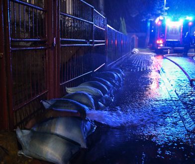 Ulewy na Pomorzu. Woda zalała drogi, wdzierała się do domów