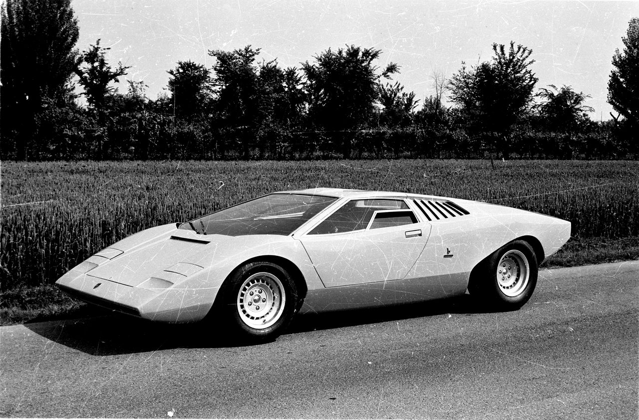 Lamborghini Countach LP500 na jednym z pierwszych zdjęć, rok 1971