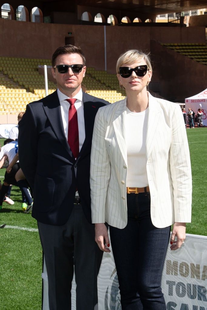 Księżna Charlene z młodszym bratem na meczu rugby