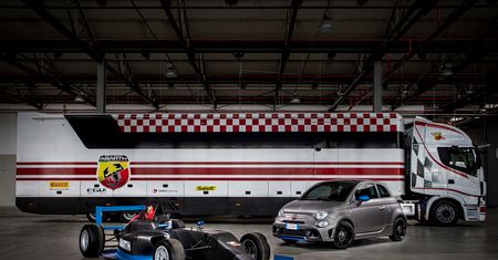 Abarth wypuszcza F595 z silnikiem bolidu Formuły 4. Rozpoznasz go po końcówkach wydechu