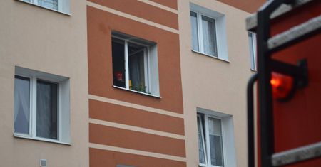 Pożar mieszkania w bloku na ul. Niepodległości w Kraśniku. Jedna ofiara śmiertelna