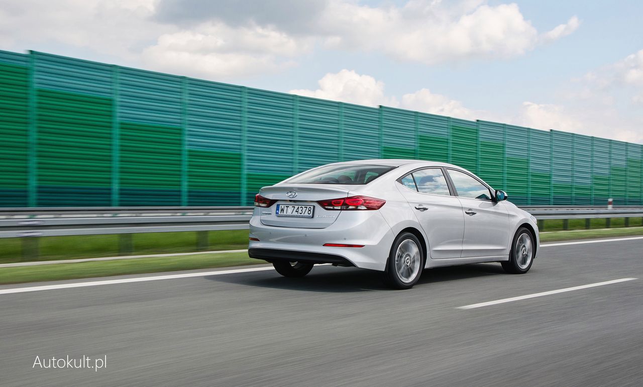 Nowy Hyundai Elantra 1.6 MPI (2016) - test, opinia, spalanie, cena