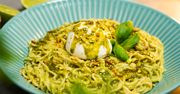 Makaron z pesto pistacjowym i burratą to danie warte złotego medalu. Sos można wyjadać łyżeczkami